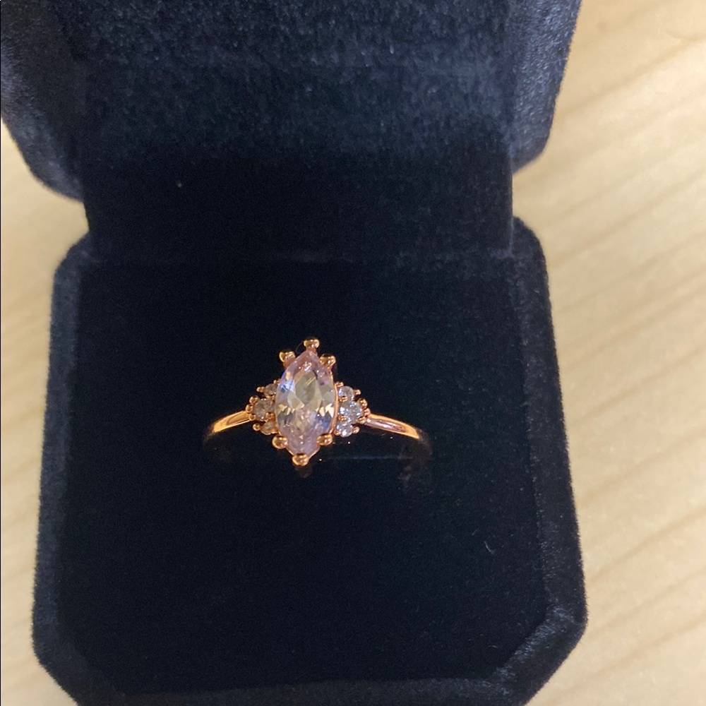 Elegant Gold Women's Ring with Clear Stone